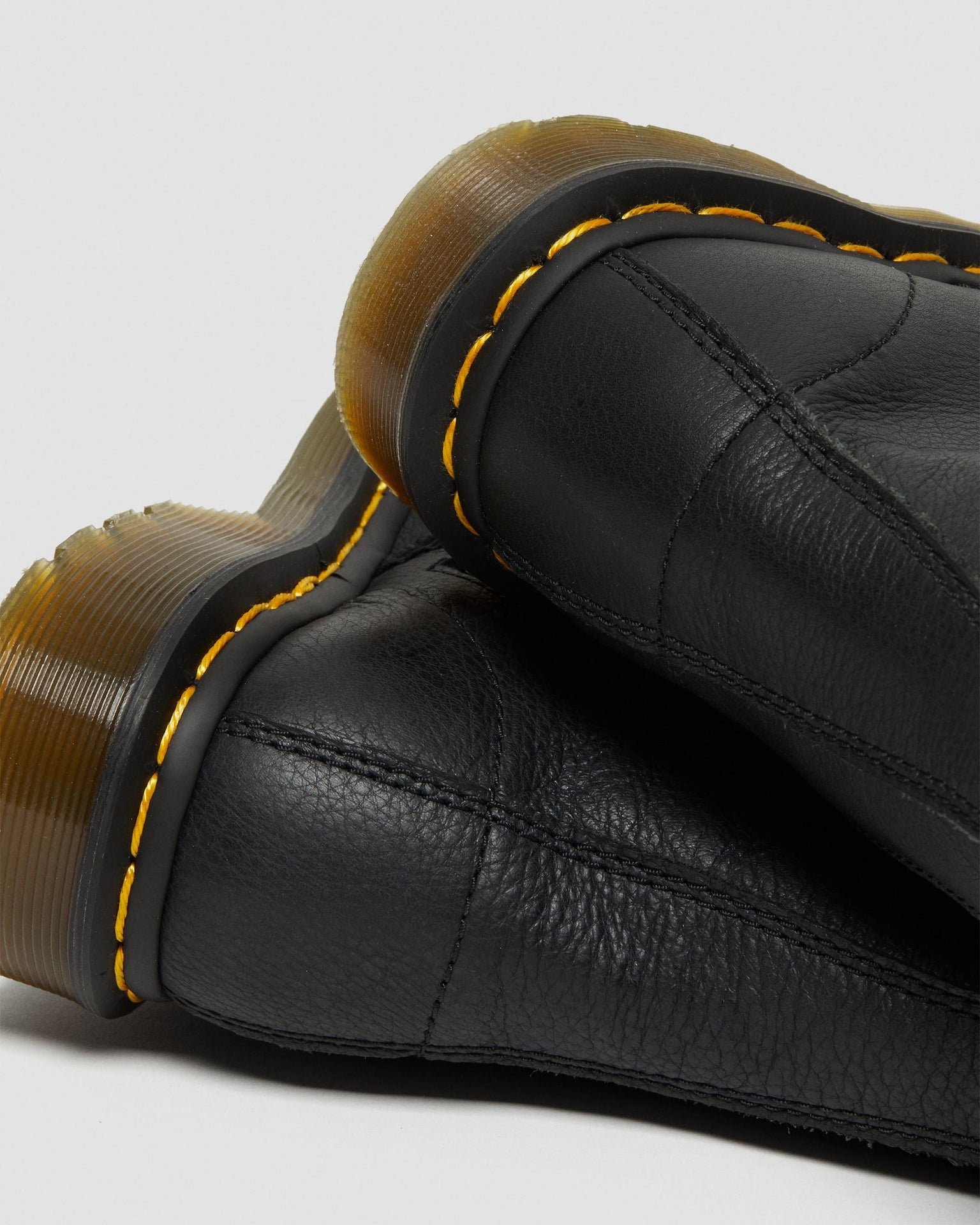 1b99 Virginia 皮革 14孔高筒長靴