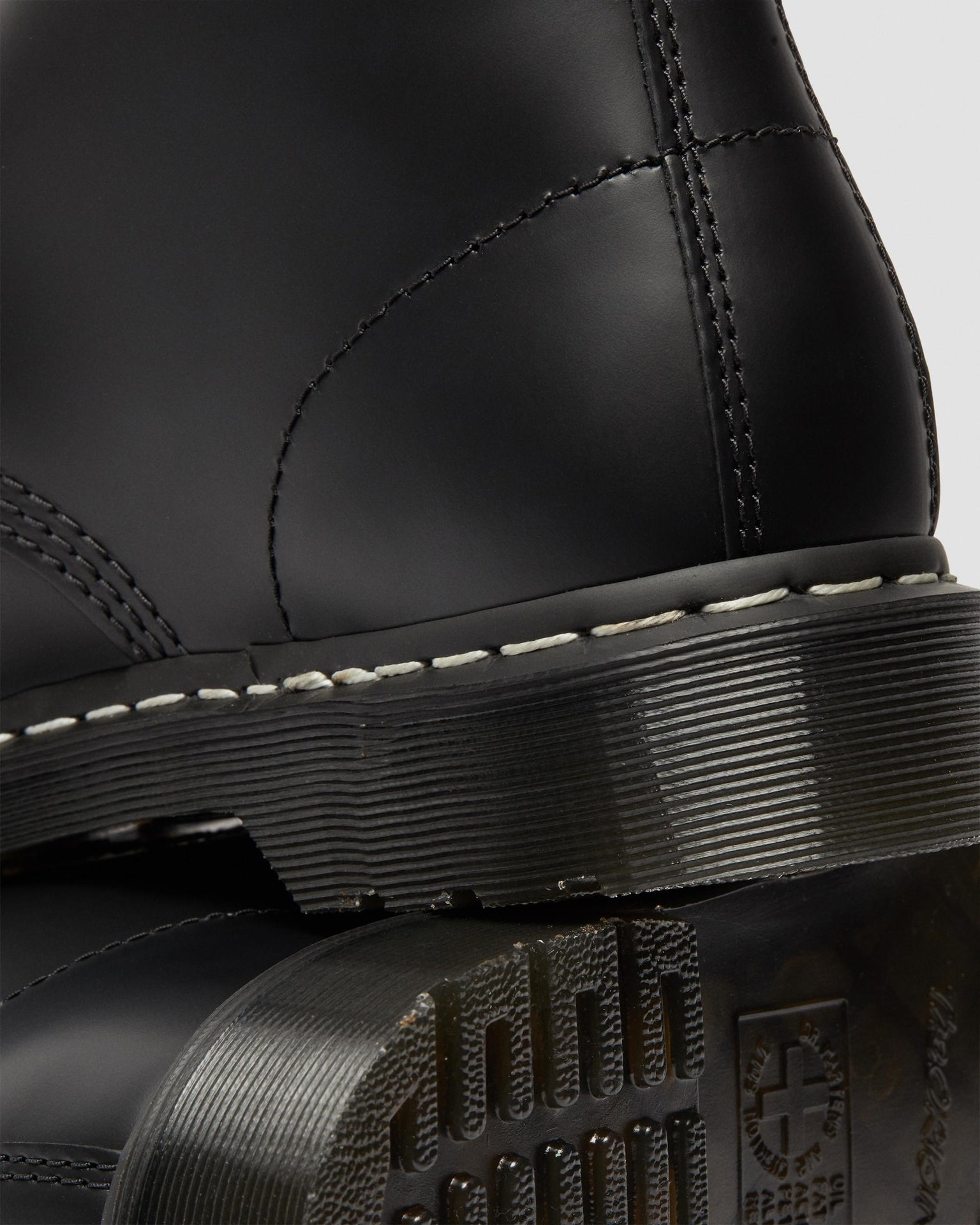 1460 白色縫線光面皮革 馬汀靴