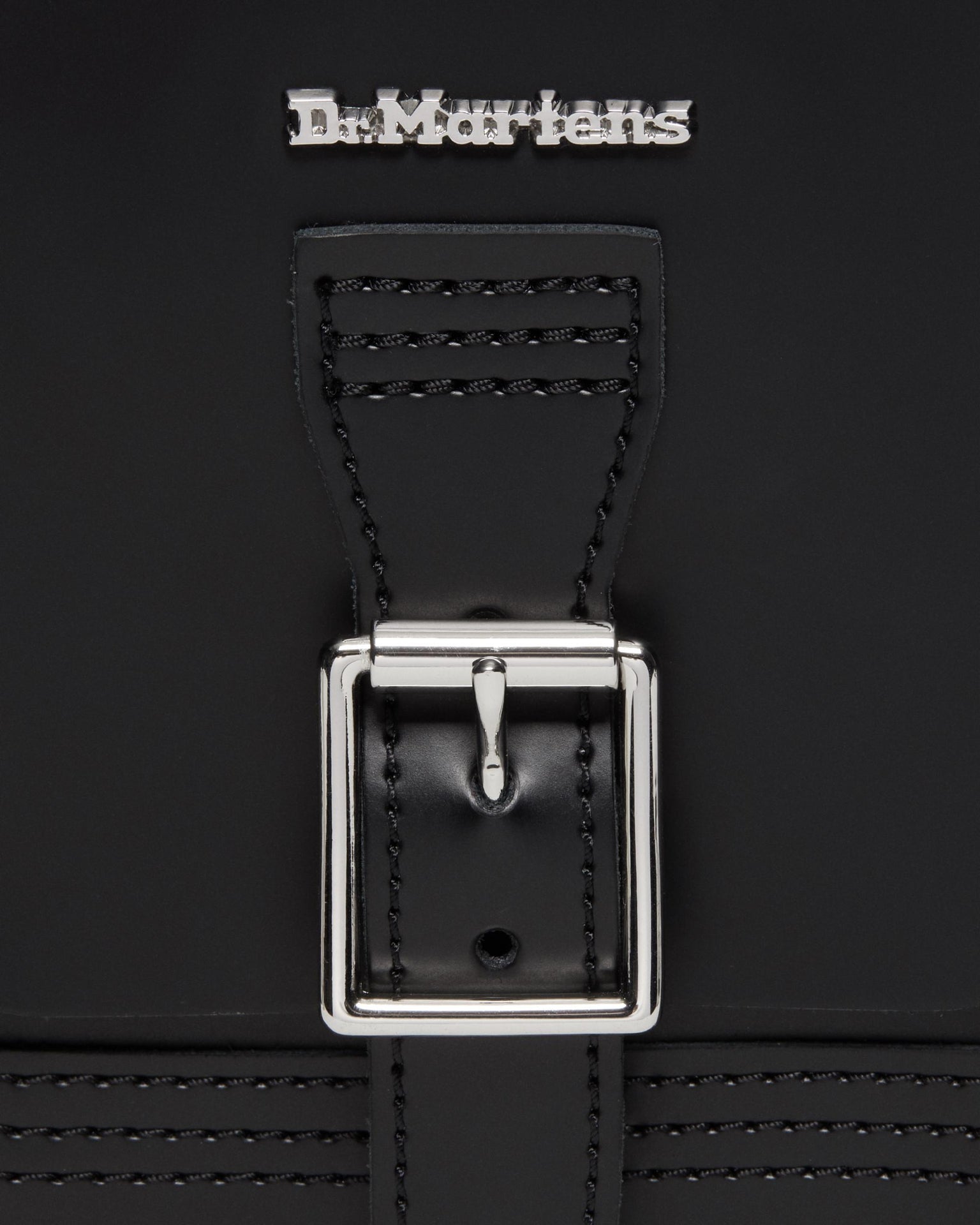 方形皮革斜背包